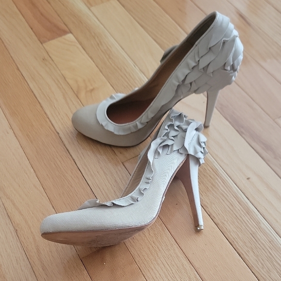 Badgley Mischka White Heels Elegant Design 9m - Picture 2 of 4